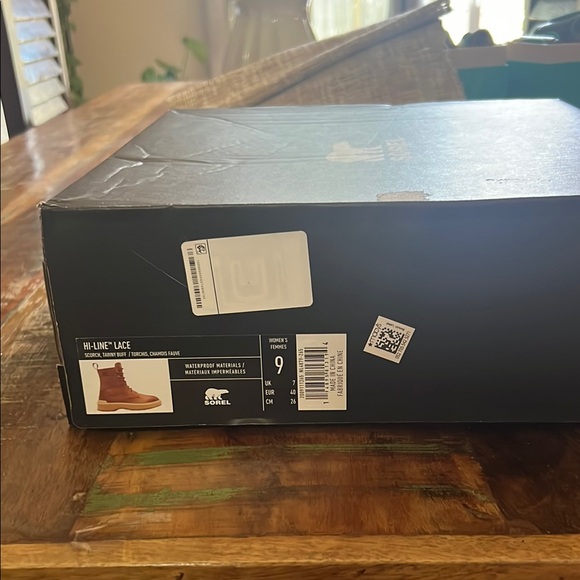 Women's Brown Leather Winter Boots.New in box - Picture 2 of 4